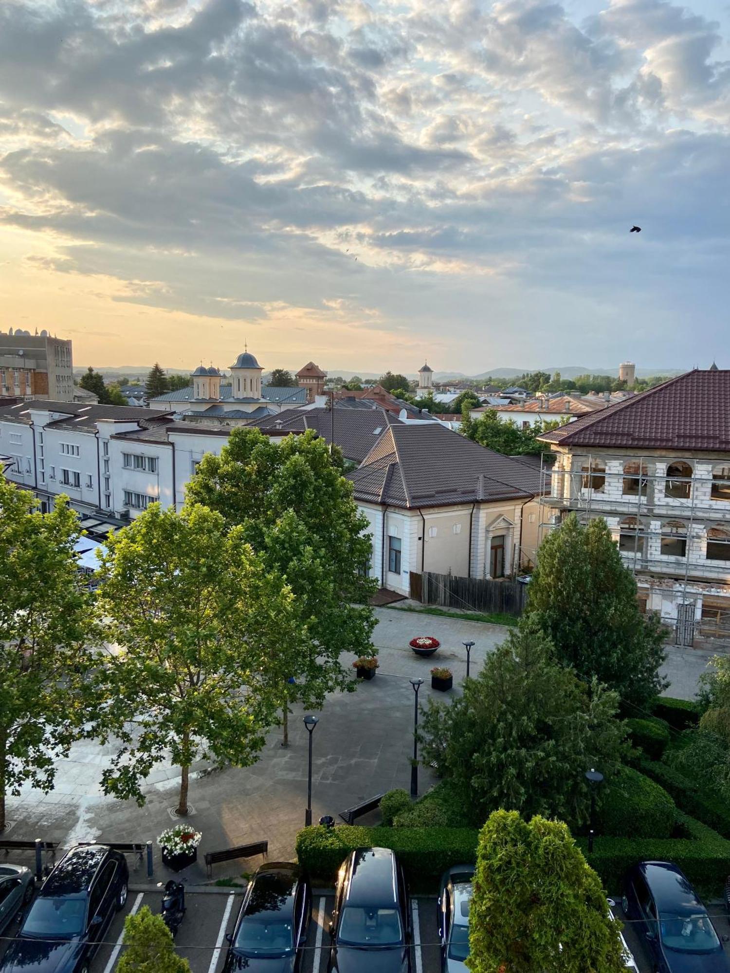 Old Town View- Ultracentral Apartment Тирговіште Екстер'єр фото