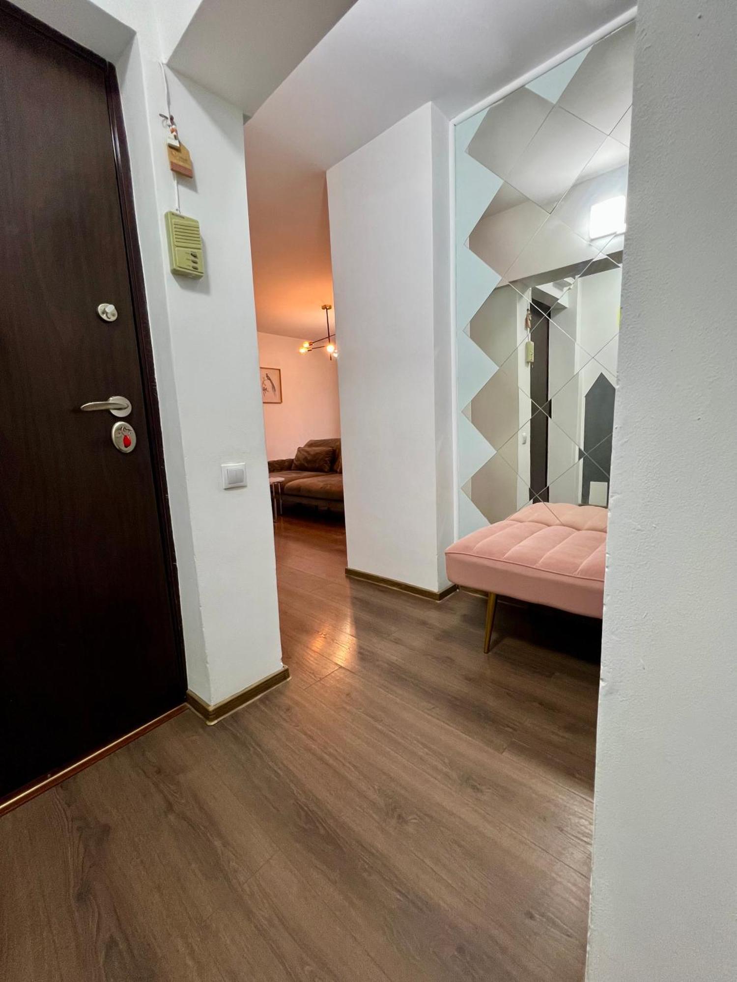Old Town View- Ultracentral Apartment Тирговіште Екстер'єр фото